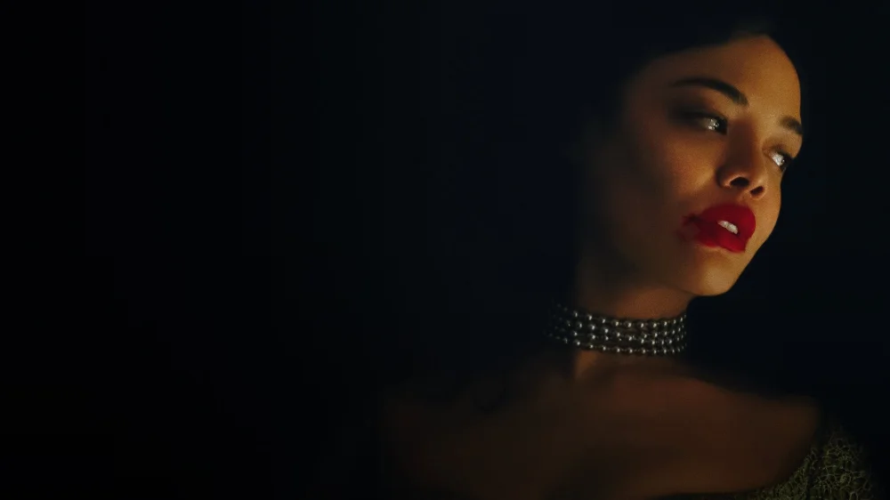 Hedda (2025) — background