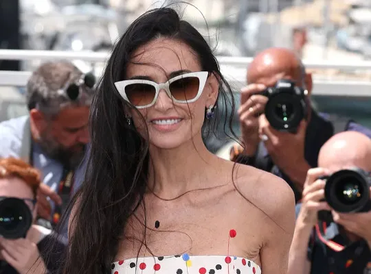 Demi Moore Calls on Hollywood to Stop Fearing Artificial Intelligence and Embrace Technological Change